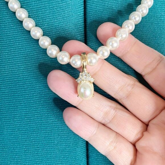 Beaded Faux Pearl Rhinestone Drop Pendant Stamped "Roman" Choker Necklace - Picture 3 of 8